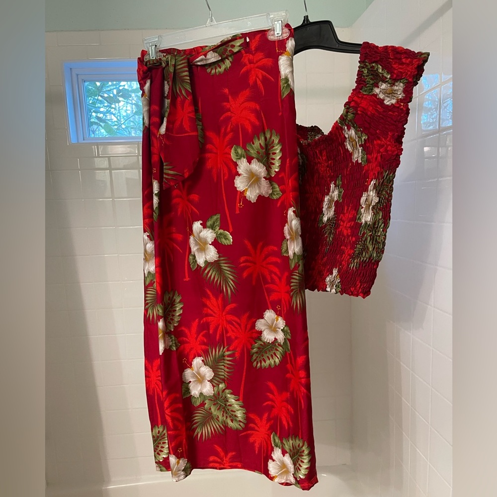 Women’s resort/beach outfit red size small. From Cancun.